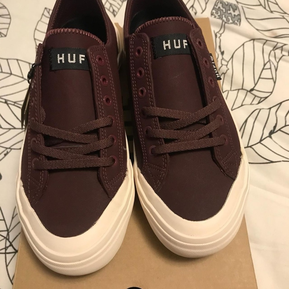 NEW IN BOX- HUF Classic Lo Sneaker - Deep Oxblood Women's 8/Men's 6